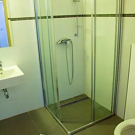 Hostel Budget *