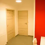 버짓 호스텔 *